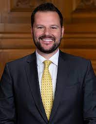 Assemblymember Matt Haney (D-San Francisco), chair of the Rental Caucus, introduced Senate Bill 555 which aims to cap security deposits by no more than one month’s rent. Official portrait.