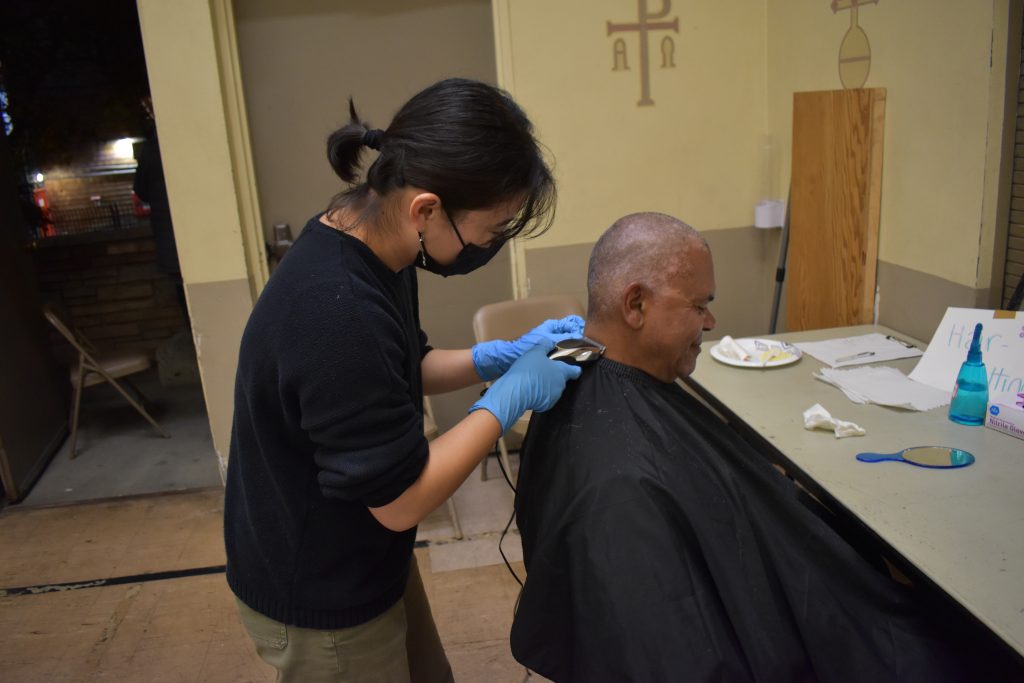 Visitors of the Suitcase Clinic can receive haircuts and foot washing by student volunteers every Tuesday evening. Photo by Magaly Muñoz.