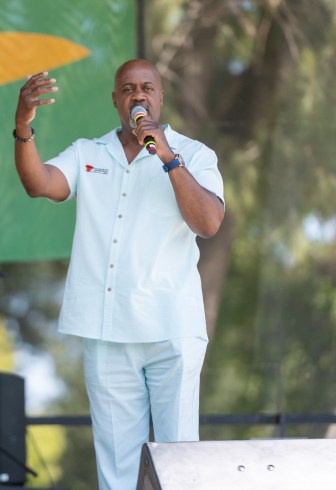 Gary Simon speaks to the crowd during a Juneteenth celebration June 21, 2025 at Land Park. Russell Stiger Jr., OBSERVER